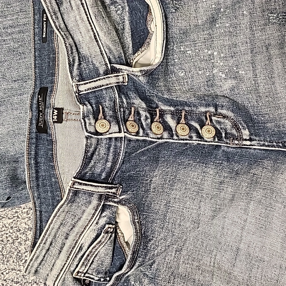 Judy Blue 14W distressed skinny fit jeans